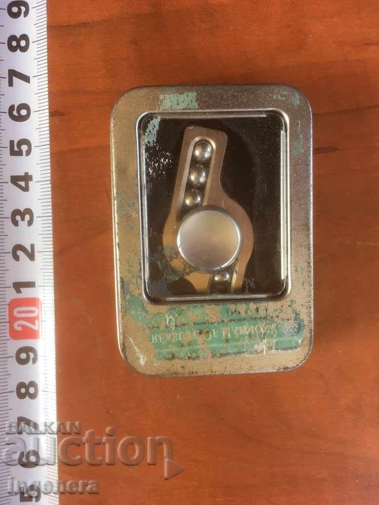 Παράδοση SPINNER ΜΕΤΑΛΛΙΚΟ ΧΡΩΜΙΟ ΣΕ ΜΕΤΑΛΛΙΚΟ ΚΟΥΤΙ Παράδοση SPINNER ΜΕΤΑΛΛΙΚΟ ΧΡΩΜΙΟ ΣΕ ΜΕΤΑΛΛΙΚΟ ΚΟΥΤΙ