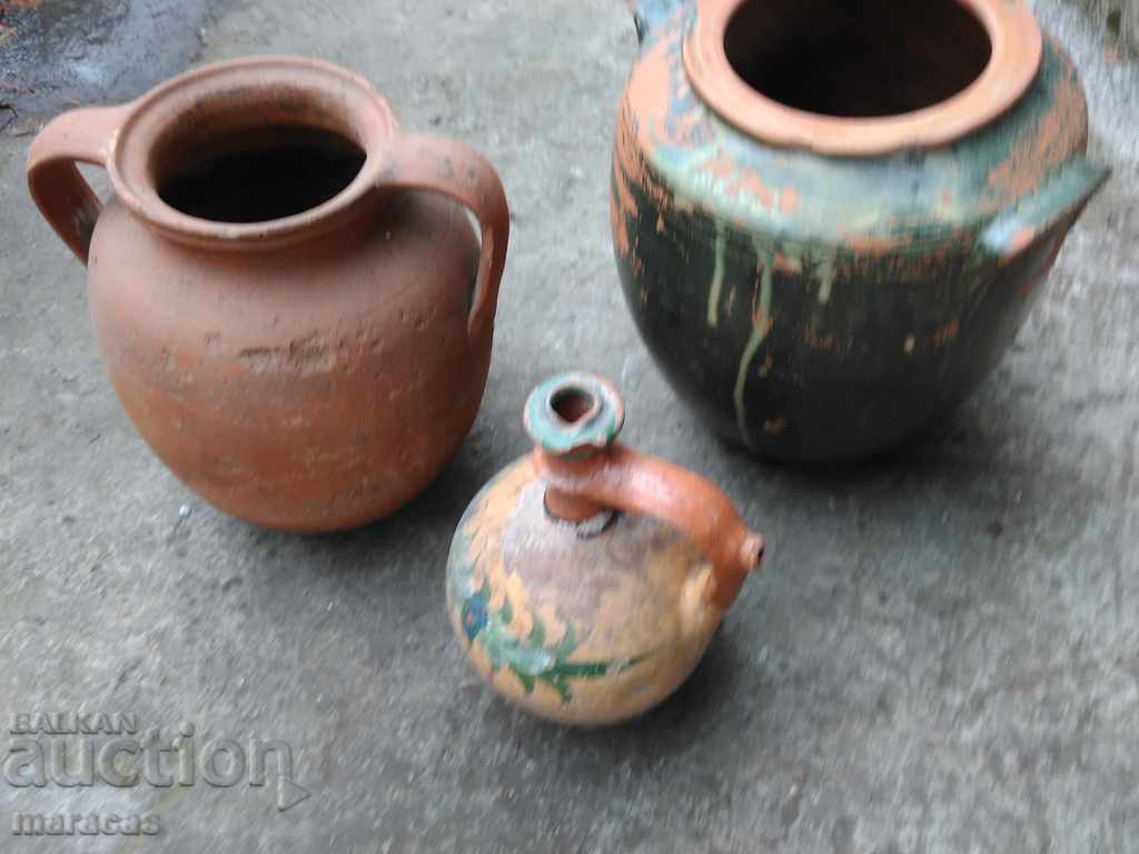 Vase vechi din ceramică ulcior și borcane. cu preț 56.00 BGN | € 28.63 Vase vechi din ceramică ulcior și borcane. cu preț 56.00 BGN | € 28.63