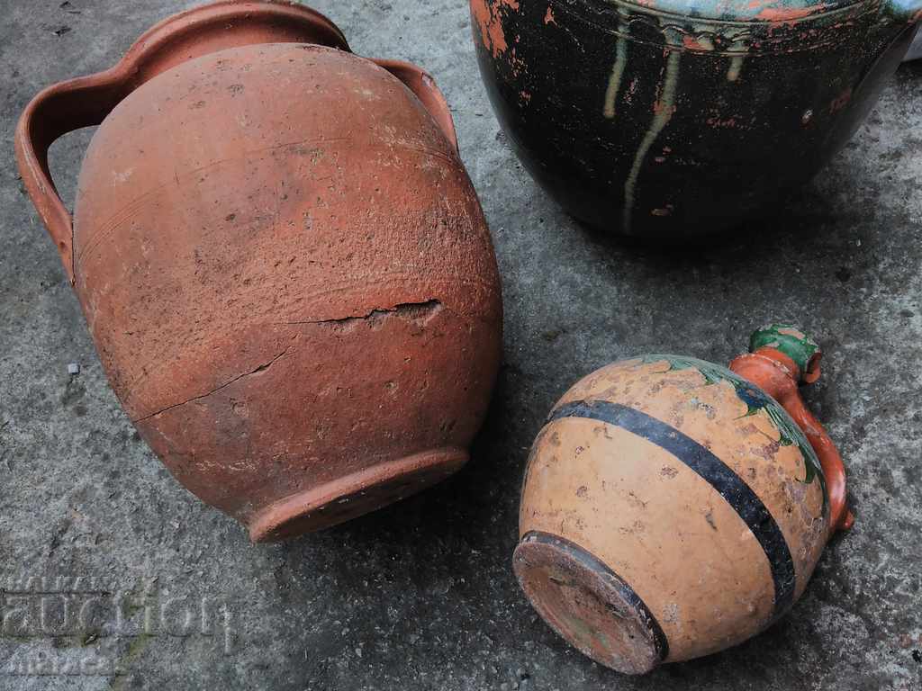 Licitație Vase vechi din ceramică ulcior și borcane. Licitație Vase vechi din ceramică ulcior și borcane.