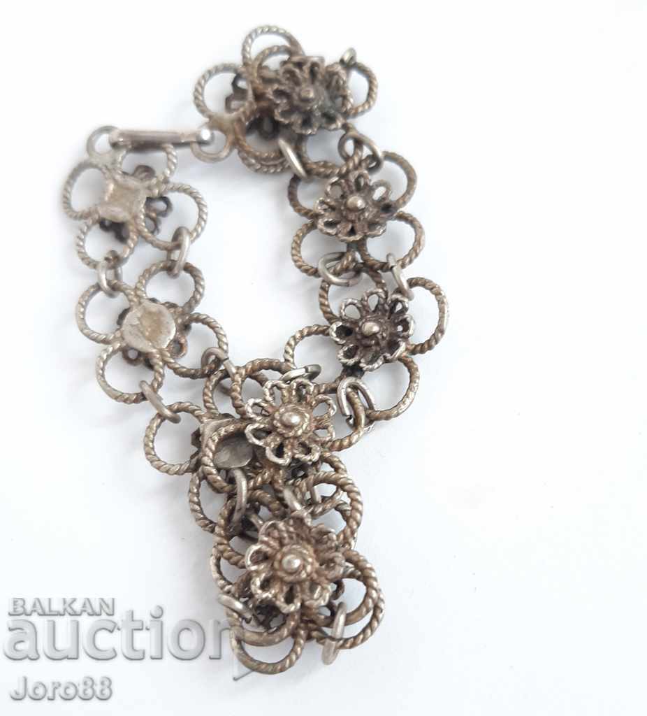 A renaissance silver bracelet filigree jewelry for collection