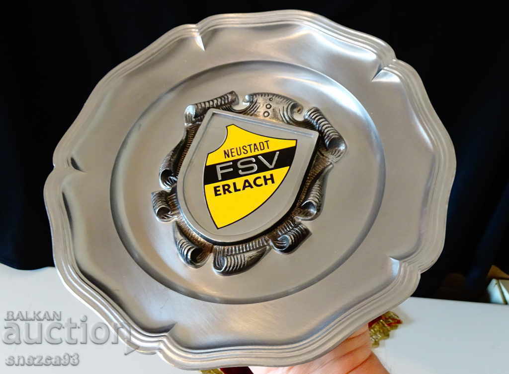 Калаена чиния,пано от калай,футбол,650 гр. с цена 25.00 лв. | € 12.78 Калаена чиния,пано от калай,футбол,650 гр. с цена 25.00 лв. | € 12.78