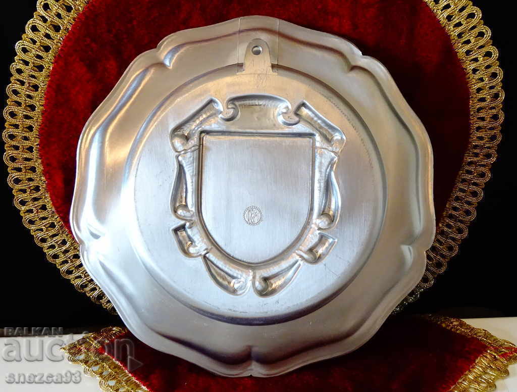 Аукцион Калаена чиния,пано от калай,футбол,650 гр. Аукцион Калаена чиния,пано от калай,футбол,650 гр.