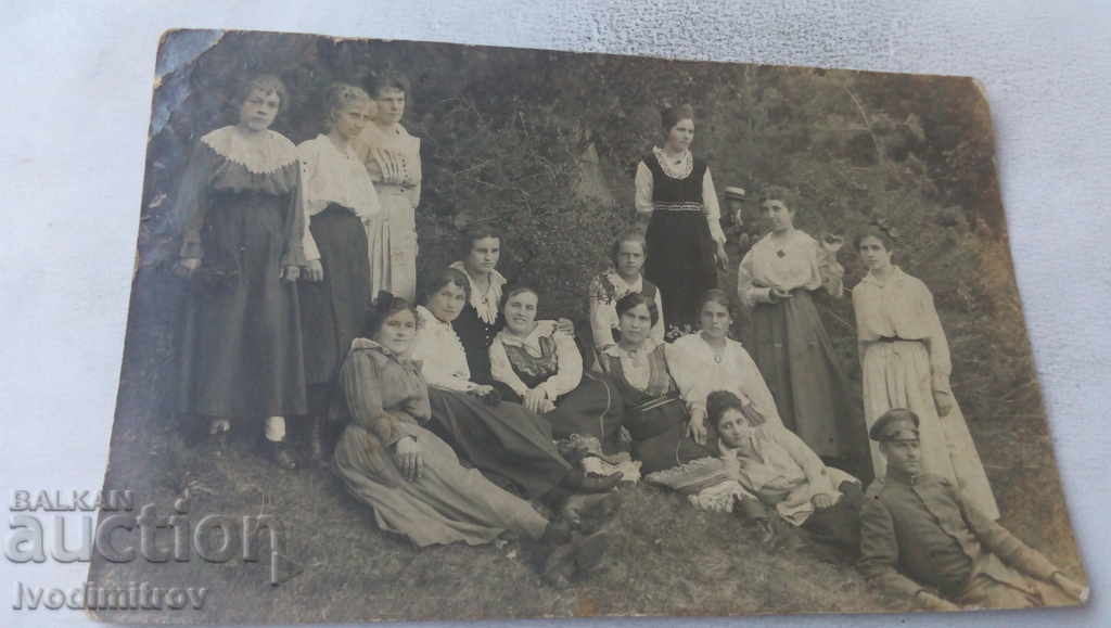 Photo Girls on a picnic on the lawn