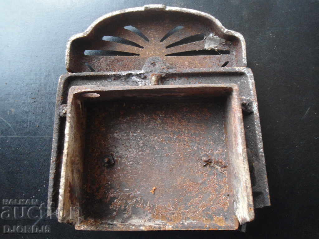 Delivery of Applique and stove door from royal times