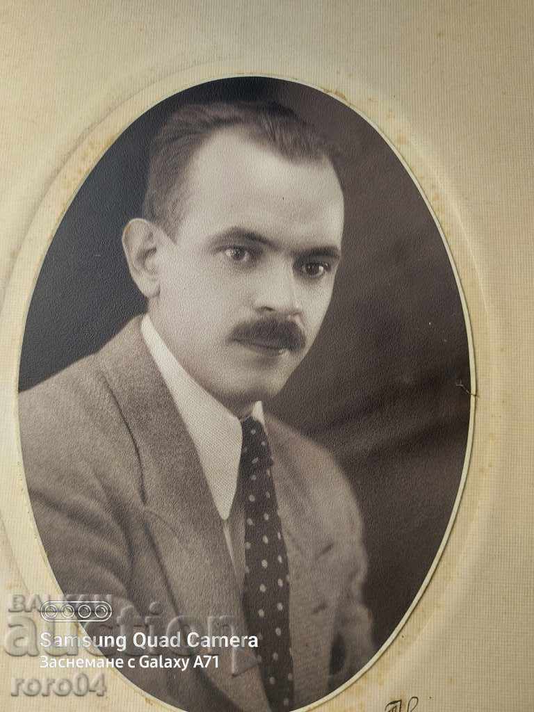 Photo by Nankov - Veliko Tarnovo with price 8.99 BGN | € 4.60 Photo by Nankov - Veliko Tarnovo with price 8.99 BGN | € 4.60