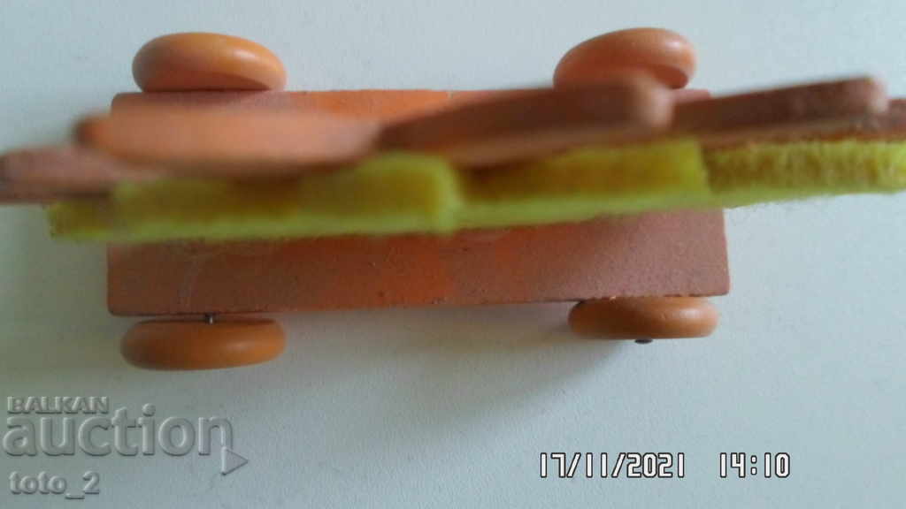 SUVENIR DIN MATERIALE NATURALE - ARICIUL cu preț 0.09 BGN | € 0.05