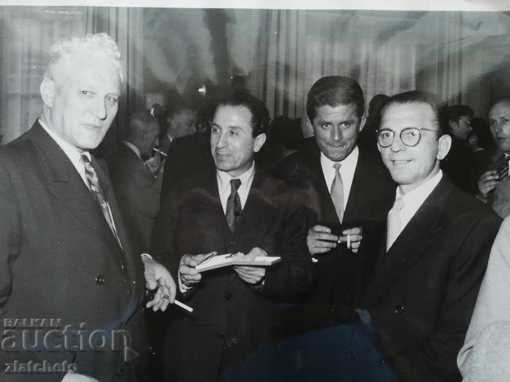 Φωτογραφία πολιτικών αρχηγών με τιμή 7.00 BGN | € 3.58 Φωτογραφία πολιτικών αρχηγών με τιμή 7.00 BGN | € 3.58