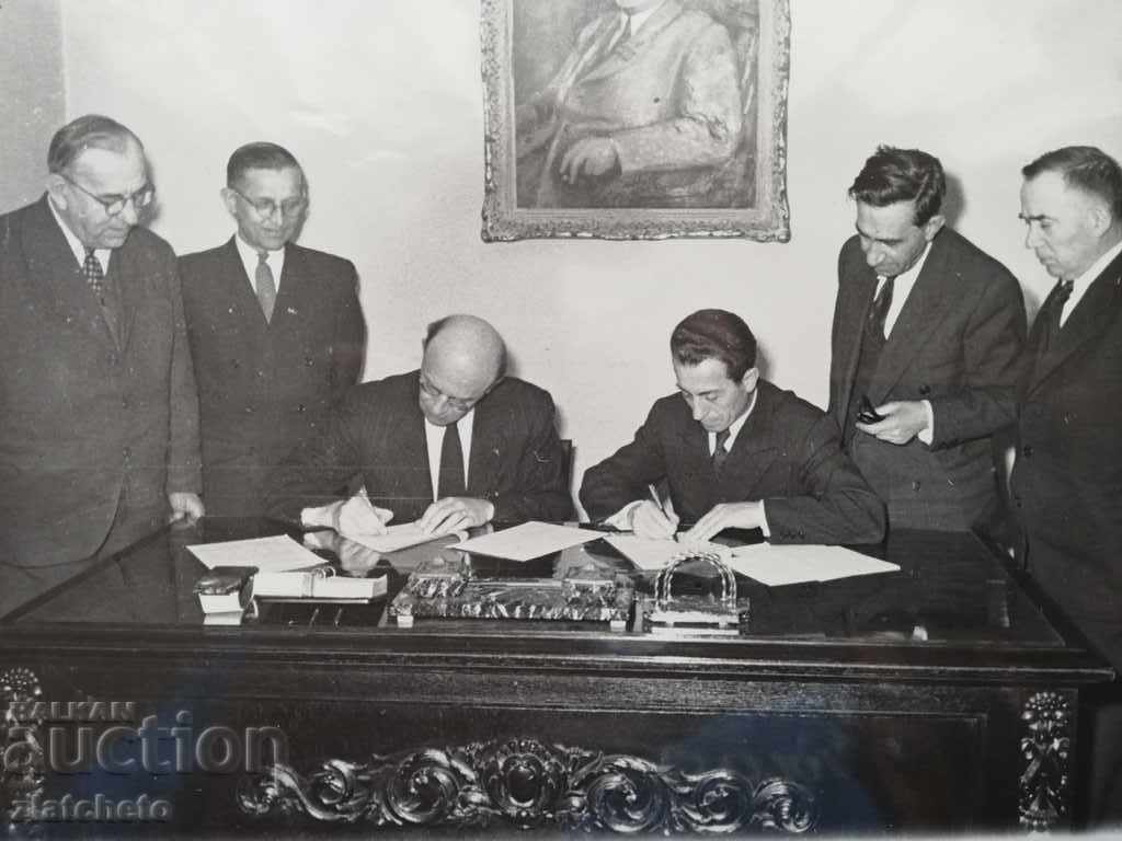 Photo political leaders with price 7.00 BGN | € 3.58 Photo political leaders with price 7.00 BGN | € 3.58