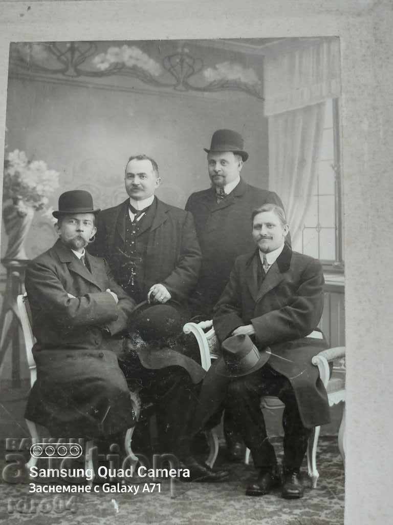 fotografii vechi - CARTON cu preț 13.50 BGN | € 6.90 fotografii vechi - CARTON cu preț 13.50 BGN | € 6.90