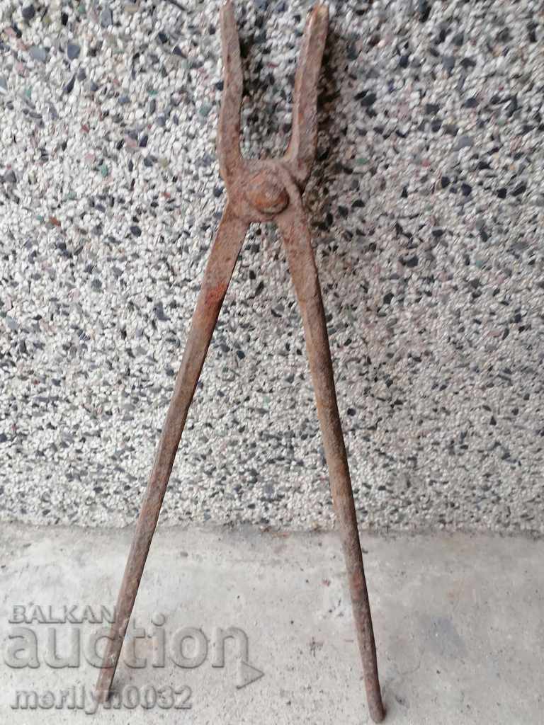 Forging pliers wrought iron tool with price 44.00 BGN | € 22.50 Forging pliers wrought iron tool with price 44.00 BGN | € 22.50