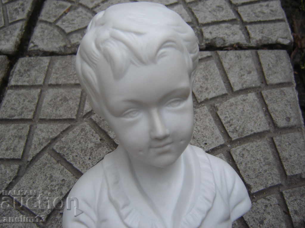 STAR PORCELAIN FIGURE STATUETTE with price € 50.00 | 97.79 BGN