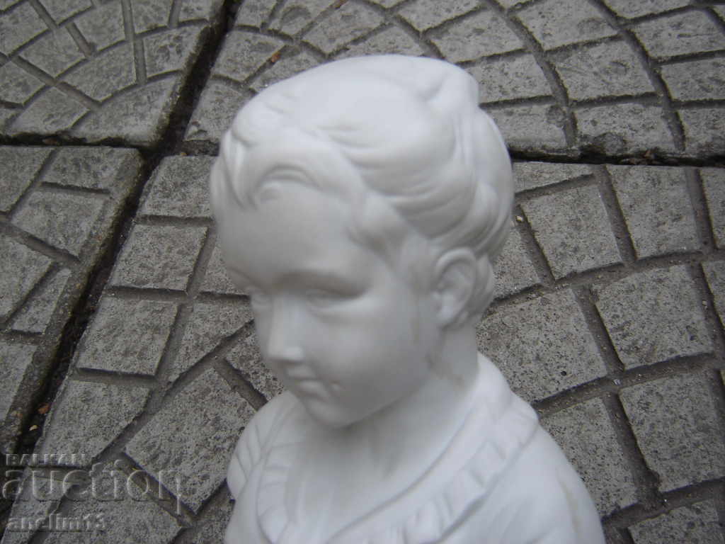 Auction  STAR PORCELAIN FIGURE STATUETTE