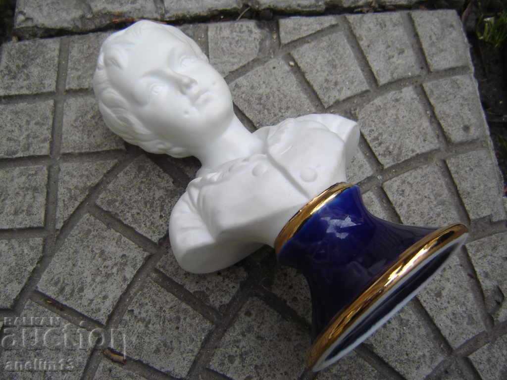 STAR PORCELAIN FIGURE STATUETTE - 7