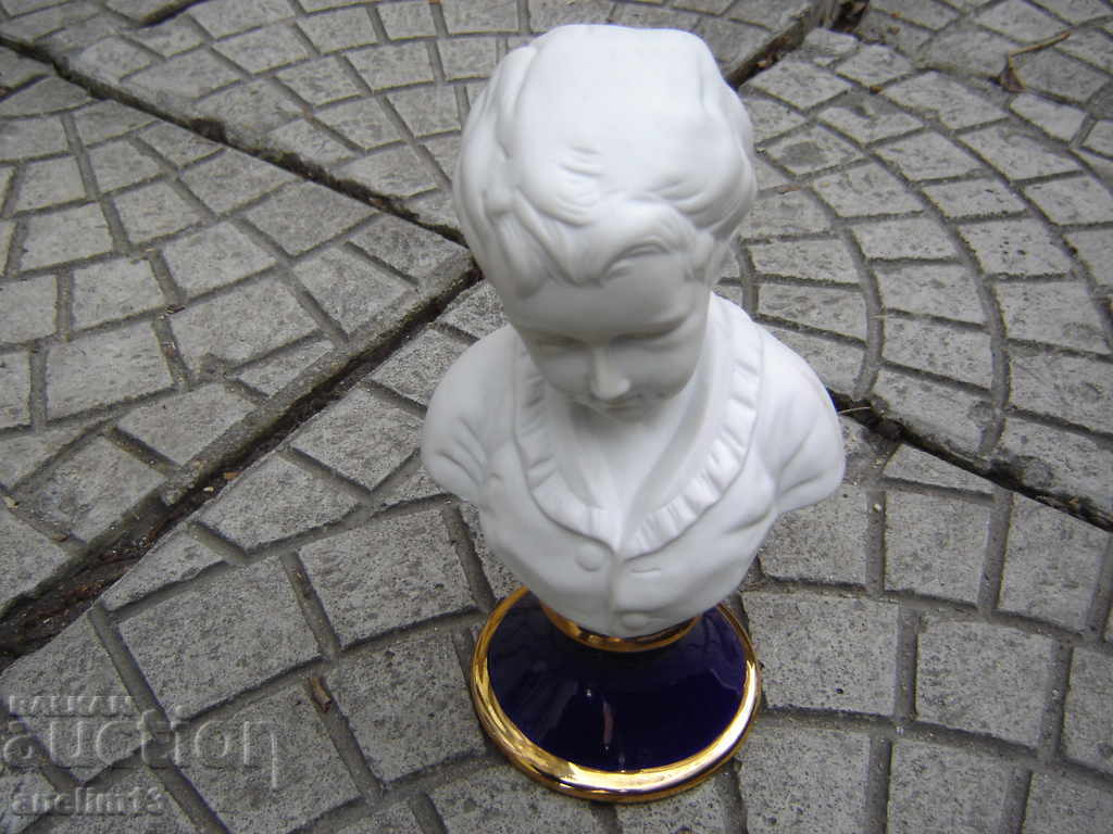 STAR PORCELAIN FIGURE STATUETTE