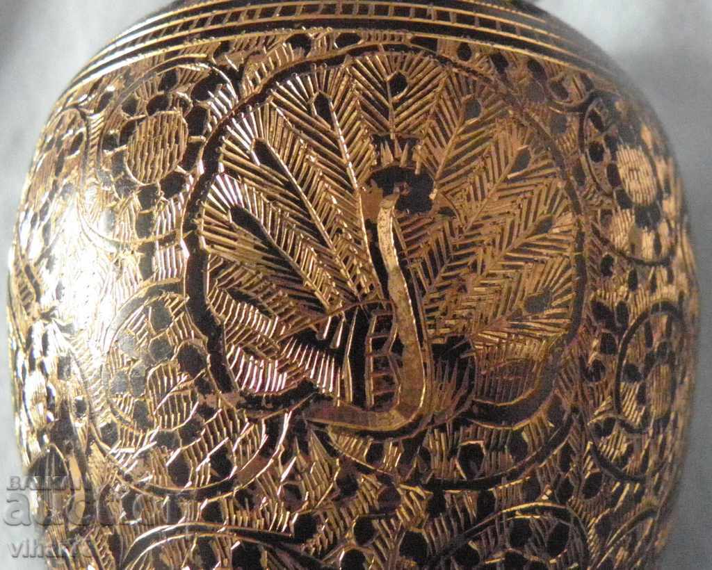 Auction Beautiful brass vase Auction Beautiful brass vase
