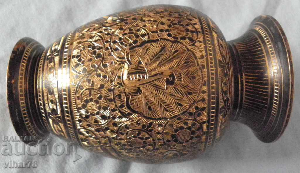 Delivery of Beautiful brass vase Delivery of Beautiful brass vase