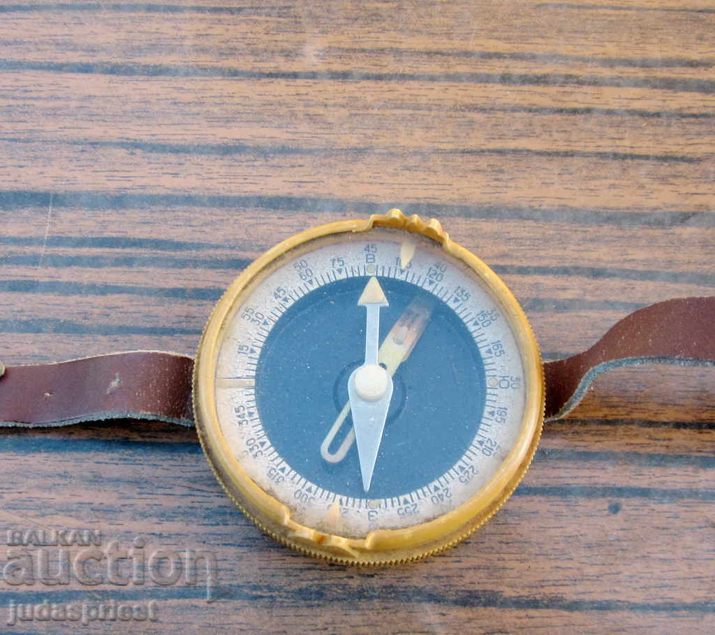 Δημοπρασία παλιά στρατιωτική πυξίδα χειρός πιλότων της Ρωσικής Σοβιετικής Πολεμικής Αεροπορίας Δημοπρασία παλιά στρατιωτική πυξίδα χειρός πιλότων της Ρωσικής Σοβιετικής Πολεμικής Αεροπορίας