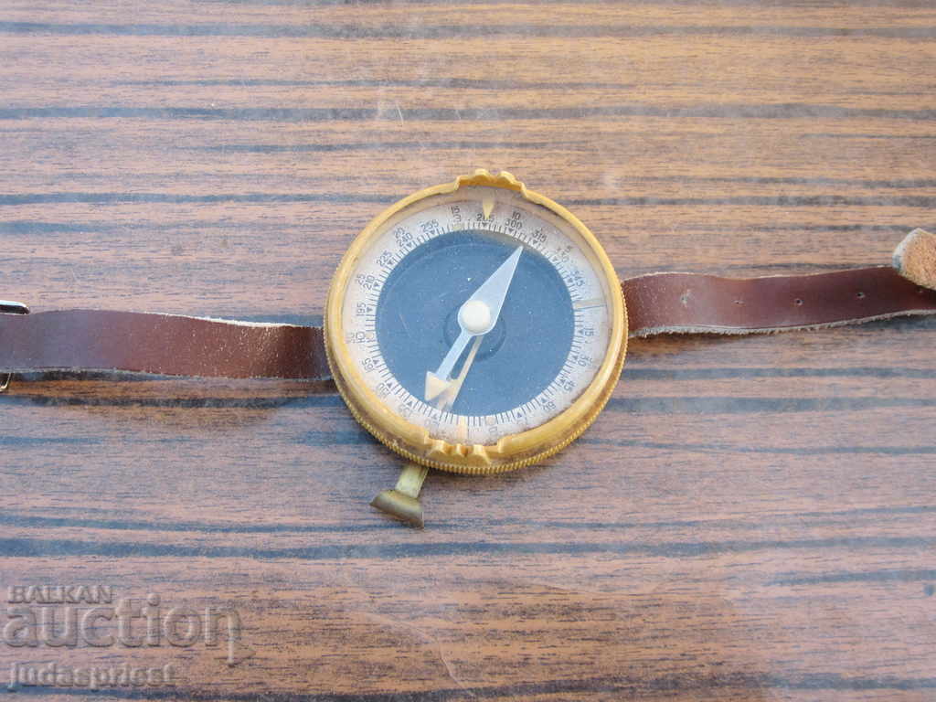 Παράδοση παλιά στρατιωτική πυξίδα χειρός πιλότων της Ρωσικής Σοβιετικής Πολεμικής Αεροπορίας Παράδοση παλιά στρατιωτική πυξίδα χειρός πιλότων της Ρωσικής Σοβιετικής Πολεμικής Αεροπορίας