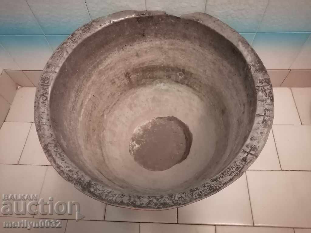 Delivery of 200 year old font 48/37 cm for water baptism copper copper vessel