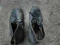 Παλιές στρατιωτικές μπότες