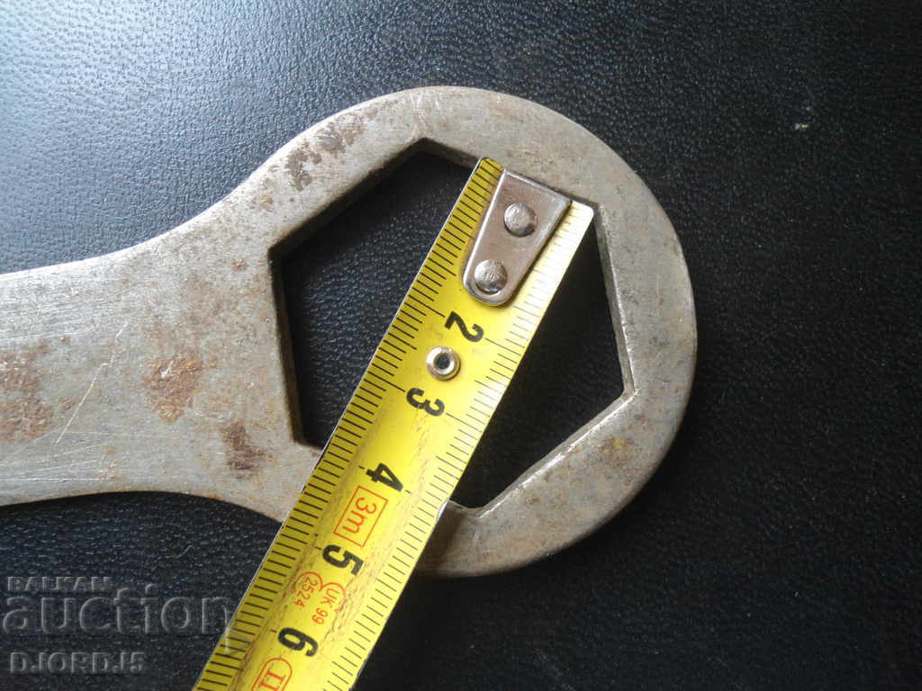 An old switch with price 2.00 BGN | € 1.02 An old switch with price 2.00 BGN | € 1.02