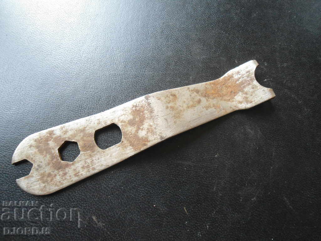 An old switch with price 2.00 BGN | € 1.02 An old switch with price 2.00 BGN | € 1.02