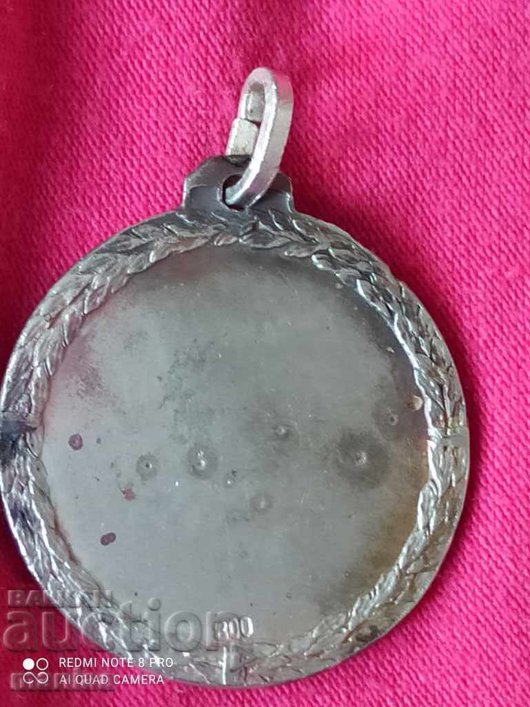 Auction Marked silver pendant, 800 grade Auction Marked silver pendant, 800 grade