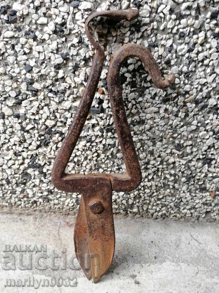 Παλιά ψαλίδι από σφυρήλατο σίδερο, μαχαίρι, ψαλίδι από σφυρήλατο σίδερο με τιμή 68.00 BGN | € 34.77 Παλιά ψαλίδι από σφυρήλατο σίδερο, μαχαίρι, ψαλίδι από σφυρήλατο σίδερο με τιμή 68.00 BGN | € 34.77