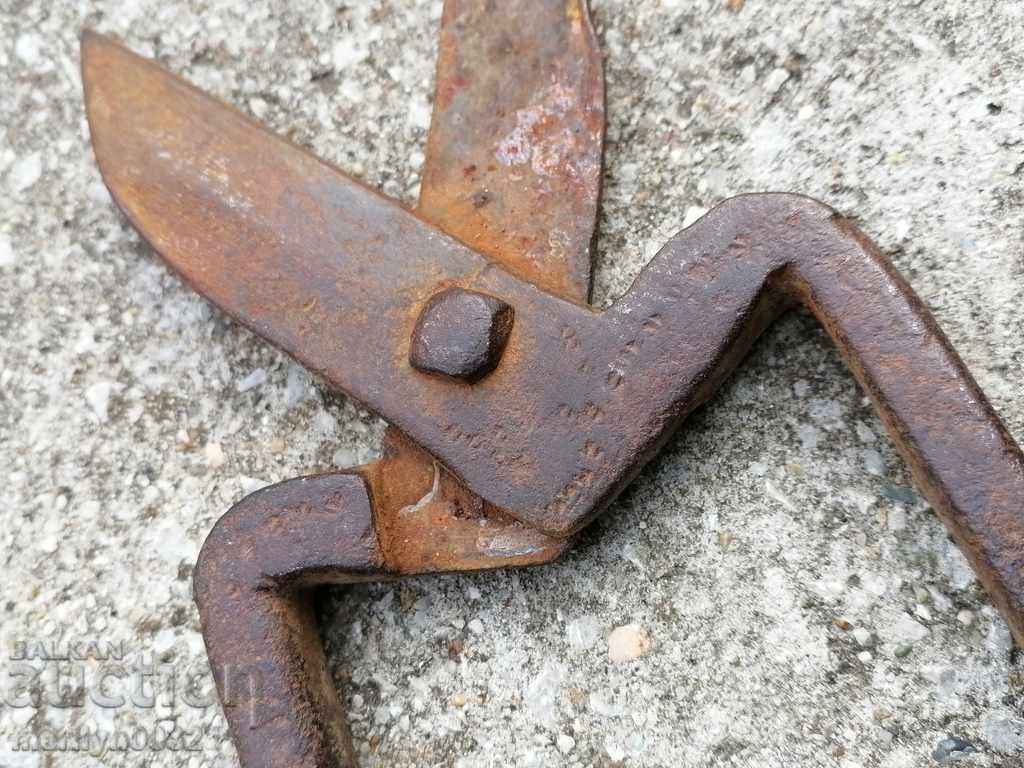 Παράδοση Παλιά ψαλίδι από σφυρήλατο σίδερο, μαχαίρι, ψαλίδι από σφυρήλατο σίδερο Παράδοση Παλιά ψαλίδι από σφυρήλατο σίδερο, μαχαίρι, ψαλίδι από σφυρήλατο σίδερο