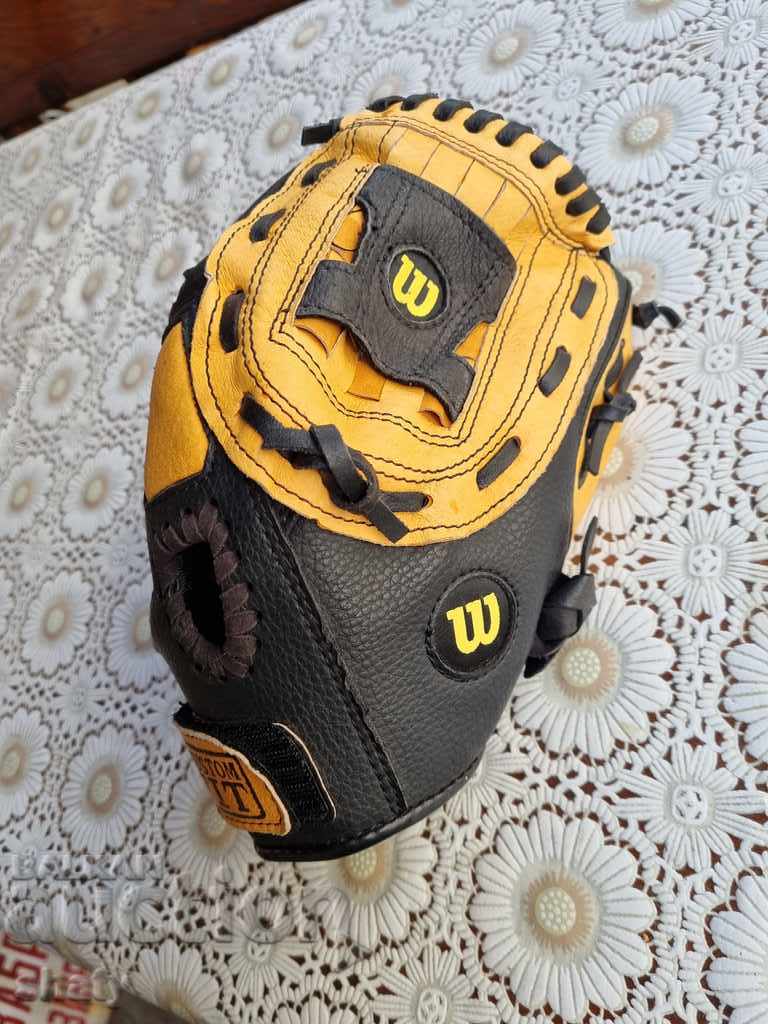 Leather baseball glove with price 55.00 BGN | € 28.12 Leather baseball glove with price 55.00 BGN | € 28.12