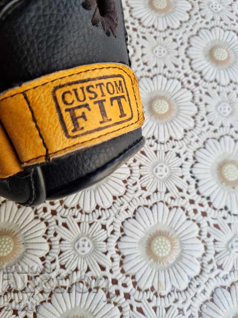 Leather baseball glove - 7 Leather baseball glove - 7