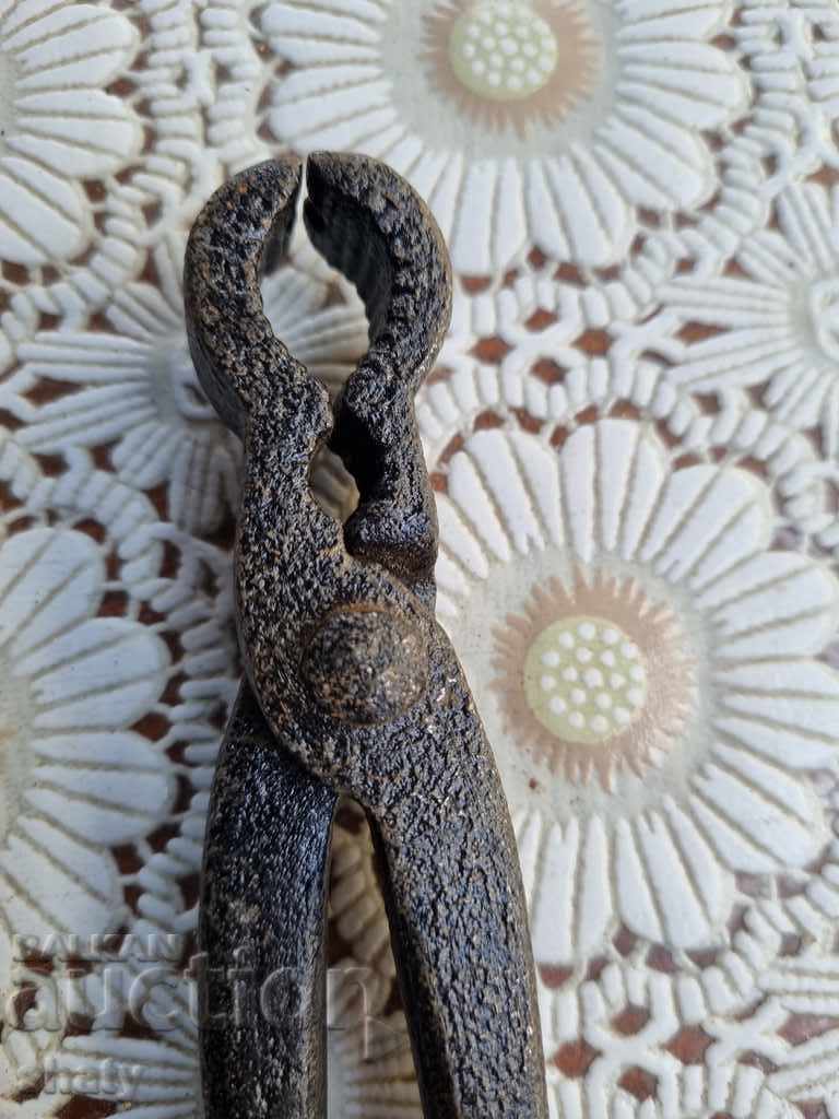 Old tool with price 25.00 BGN | € 12.78 Old tool with price 25.00 BGN | € 12.78