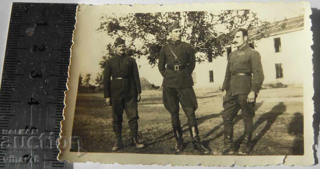 Auction  OLD LITTLE PHOTO