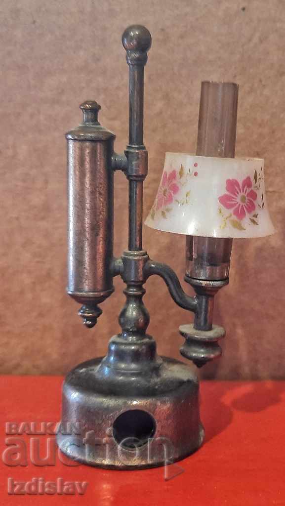 Стар метален  сувенир ,острилка с форма на нощна лампа