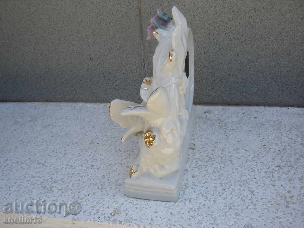 Delivery of PRESENT PORCELAIN CLOCK 3 Delivery of PRESENT PORCELAIN CLOCK 3