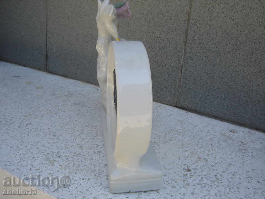 PRESENT PORCELAIN CLOCK 3 - 6 PRESENT PORCELAIN CLOCK 3 - 6