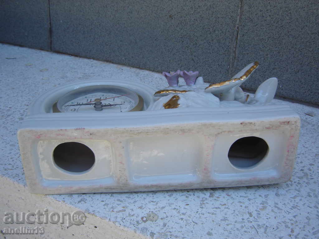 PRESENT PORCELAIN CLOCK 3 - 7 PRESENT PORCELAIN CLOCK 3 - 7