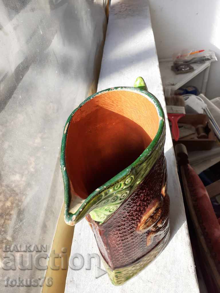 Auction Large jug of Trojan pottery Auction Large jug of Trojan pottery