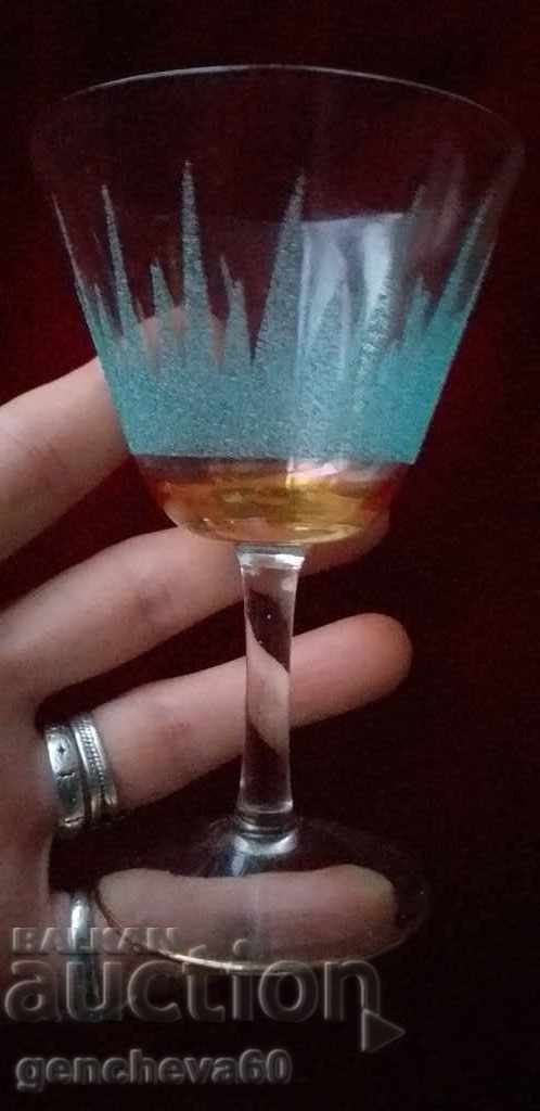 Ретро чаши за вино с високо столче и емайл с цена 40.00 лв. | € 20.45