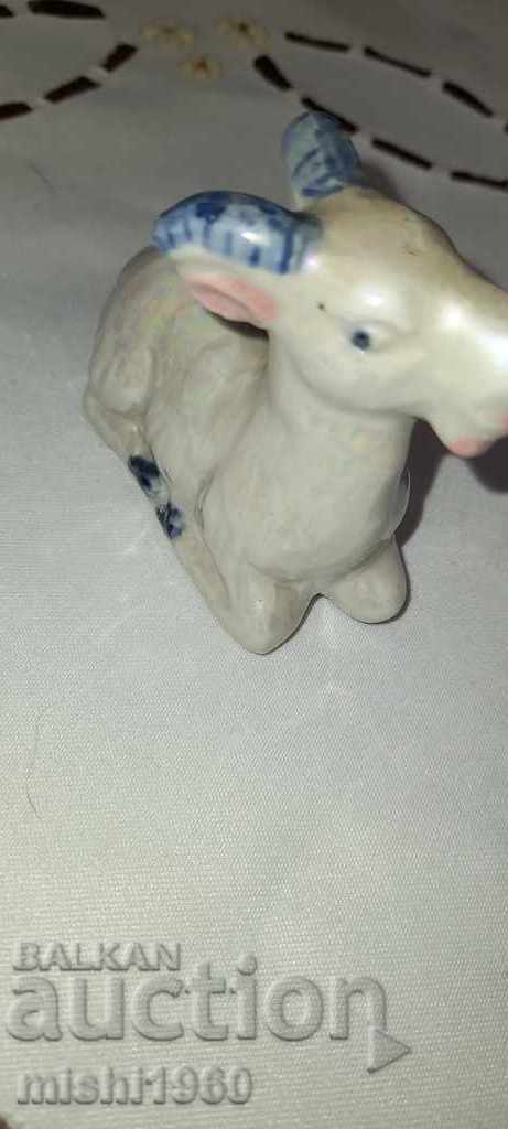 Porcelain figure with price 3.00 BGN | € 1.53 Porcelain figure with price 3.00 BGN | € 1.53