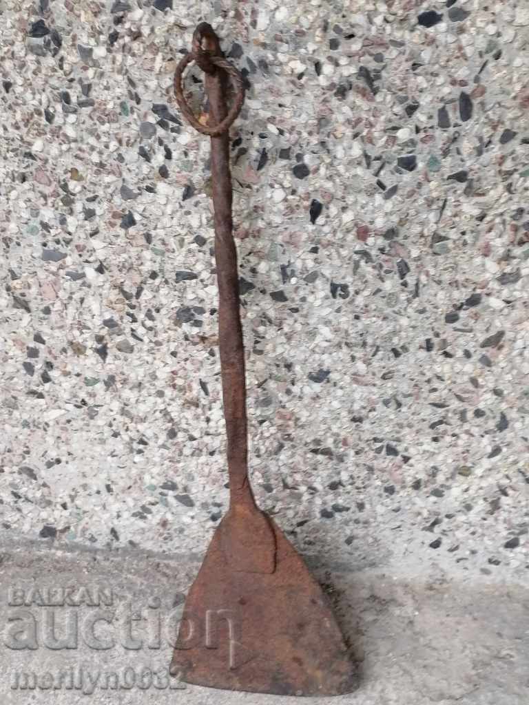 Auction  Gingerbread, gingerbread, gingerbread, gingerbread, wrought iron