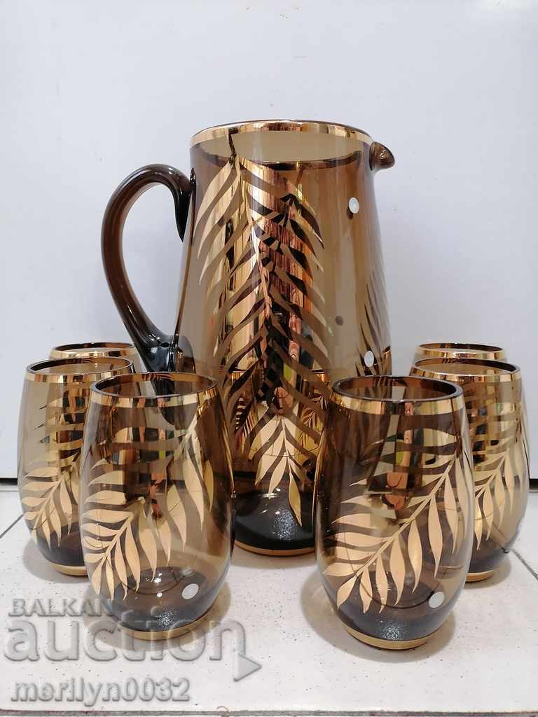 A beautiful set of cups with Kana, a gilt cup, 1960s NRB