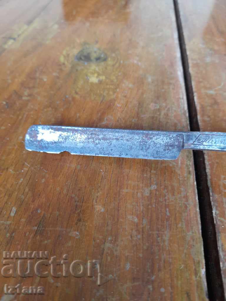 Auction An old razor Auction An old razor