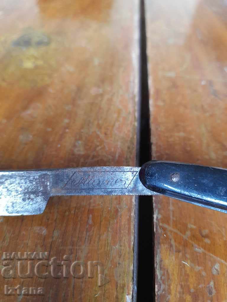 Delivery of An old razor Delivery of An old razor