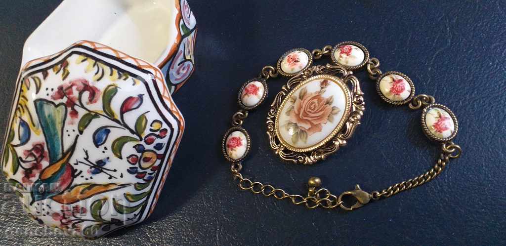 Vintage scarf brooch, bracelet and jewelry box/porcelain with price 50.00 BGN | € 25.56 Vintage scarf brooch, bracelet and jewelry box/porcelain with price 50.00 BGN | € 25.56