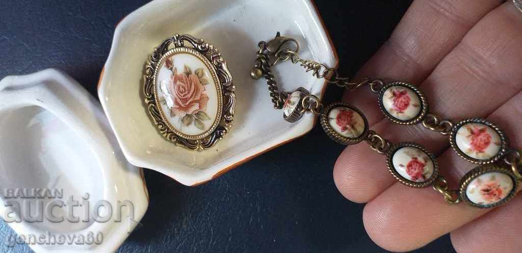 Vintage scarf brooch, bracelet and jewelry box/porcelain - 6 Vintage scarf brooch, bracelet and jewelry box/porcelain - 6