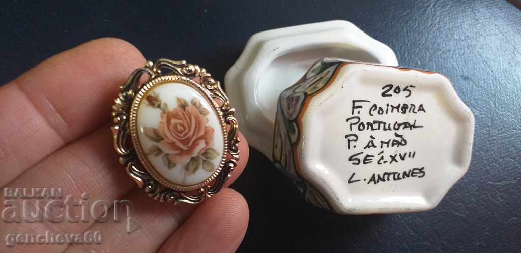 Vintage scarf brooch, bracelet and jewelry box/porcelain - 7 Vintage scarf brooch, bracelet and jewelry box/porcelain - 7