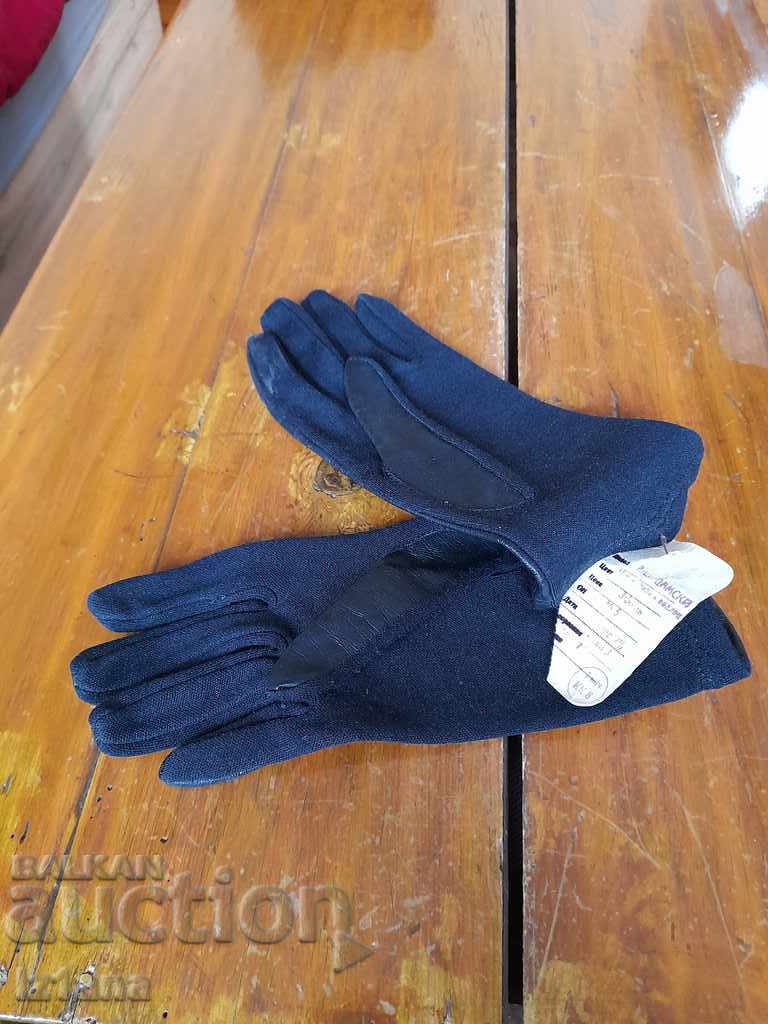 Old Ladies Gloves Leda with price 15.00 BGN | € 7.67