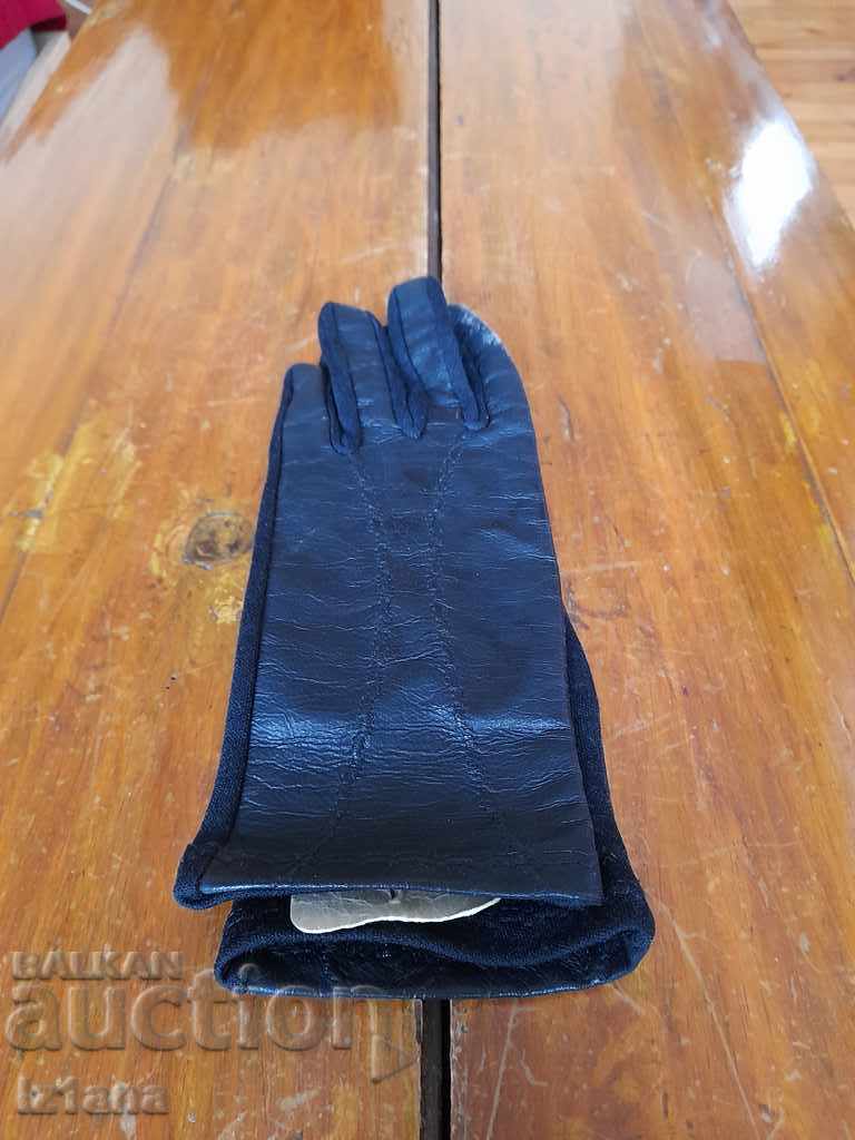 Стари Дамски ръкавици Леда