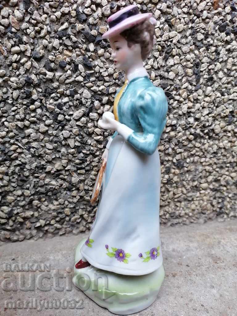 Auction Old porcelain figure, plastic, figurine, porcelain Auction Old porcelain figure, plastic, figurine, porcelain